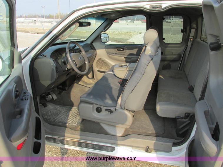 image for item F4046 2004 Ford F150 XLT SuperCab pickup truck