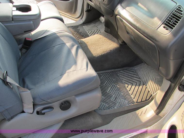 image for item F4046 2004 Ford F150 XLT SuperCab pickup truck