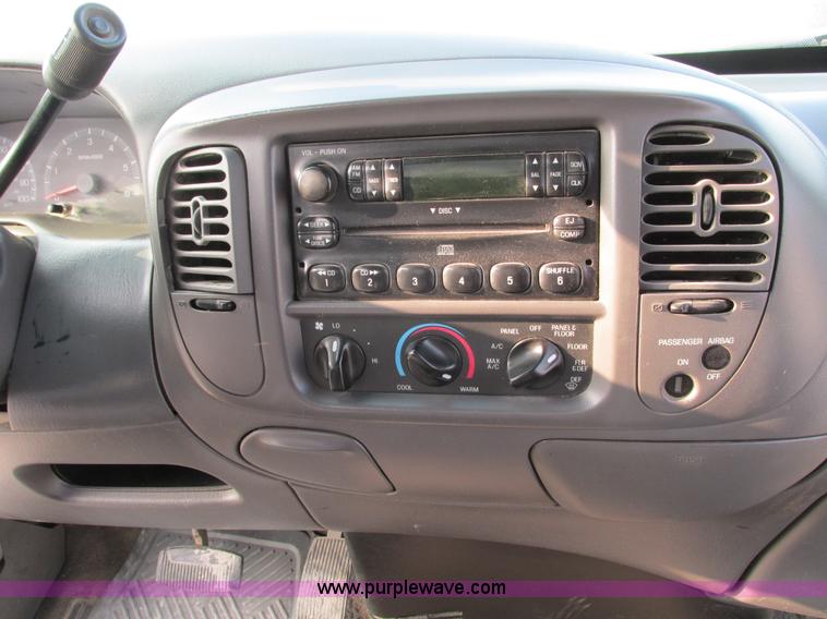 image for item F4046 2004 Ford F150 XLT SuperCab pickup truck