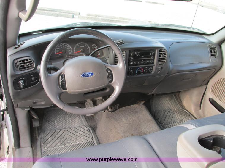 image for item F4046 2004 Ford F150 XLT SuperCab pickup truck