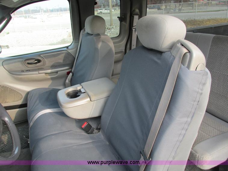 image for item F4046 2004 Ford F150 XLT SuperCab pickup truck