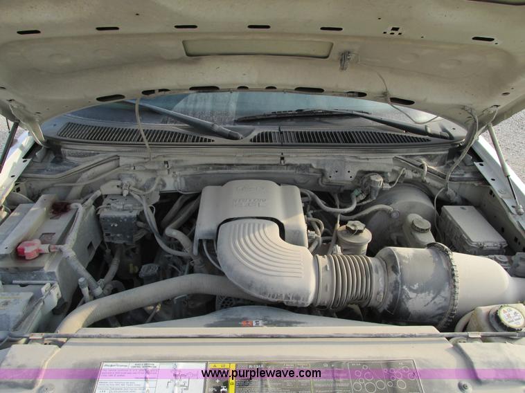 image for item F4046 2004 Ford F150 XLT SuperCab pickup truck