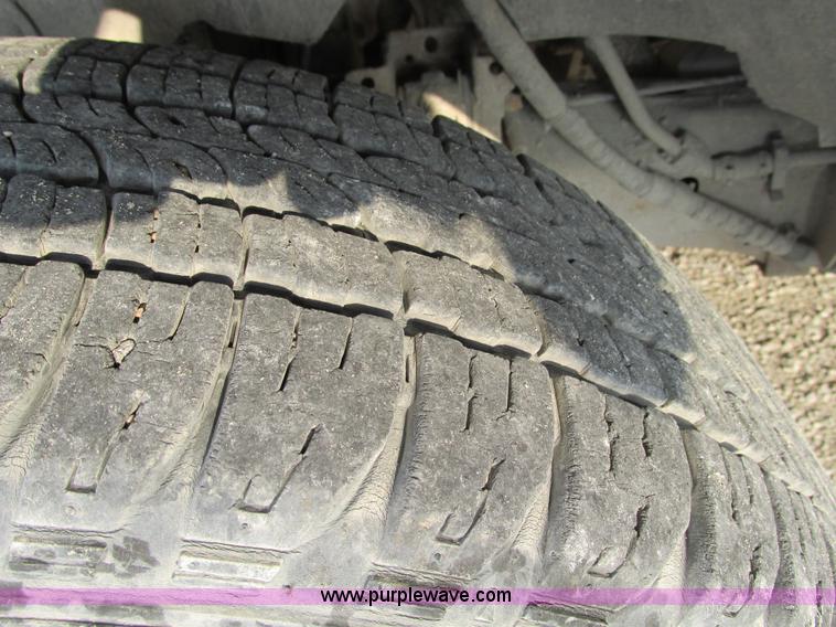 image for item F4046 2004 Ford F150 XLT SuperCab pickup truck