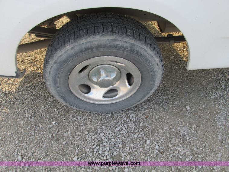 image for item F4046 2004 Ford F150 XLT SuperCab pickup truck