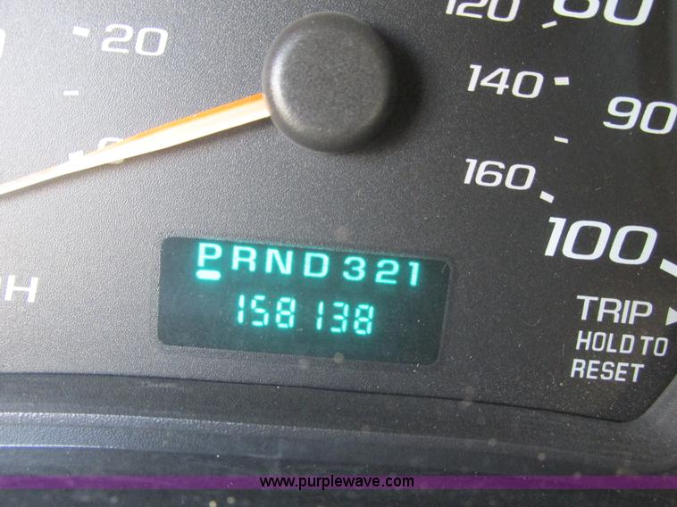 image for item F4171 2004 Chevrolet Express 3500 van