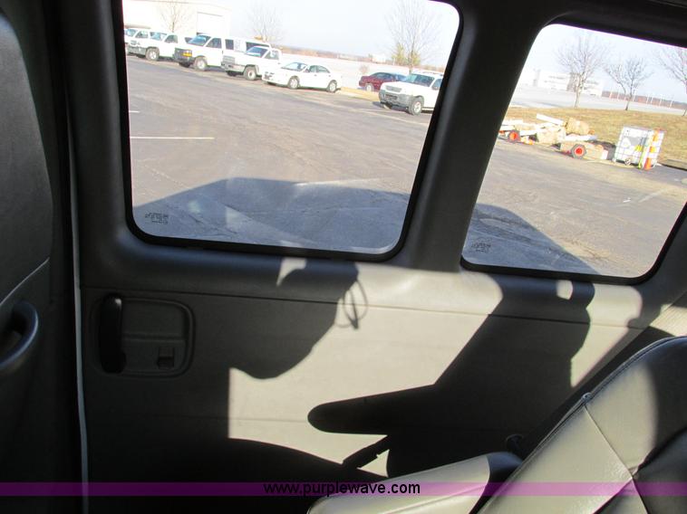 image for item F4171 2004 Chevrolet Express 3500 van