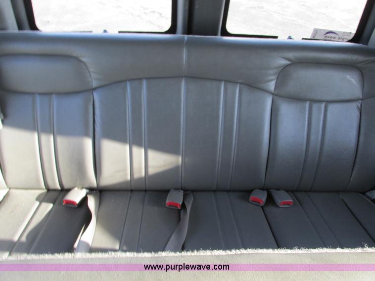 image for item F4171 2004 Chevrolet Express 3500 van