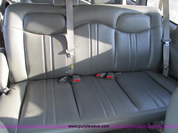 image for item F4171 2004 Chevrolet Express 3500 van