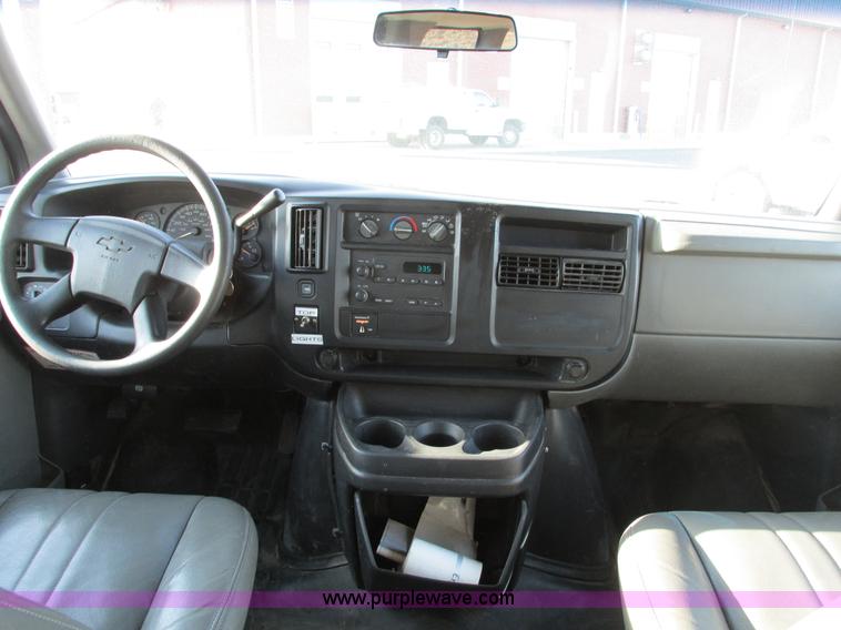 image for item F4171 2004 Chevrolet Express 3500 van