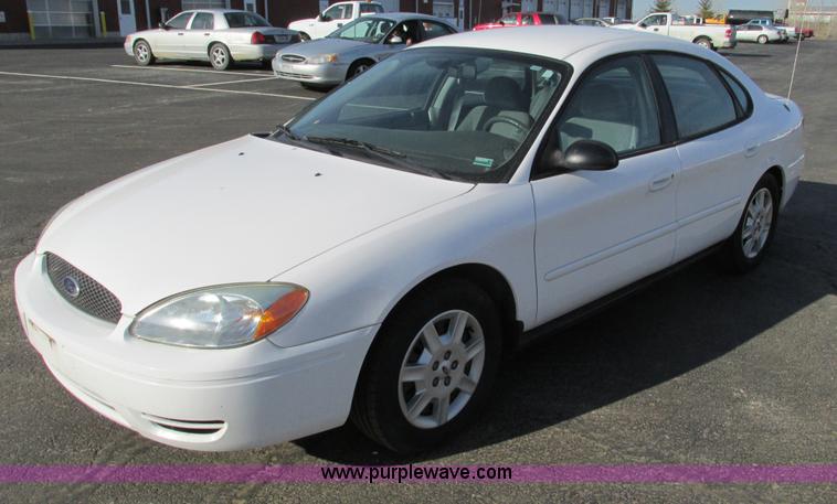 image for item F4172 2004 Ford Taurus LX