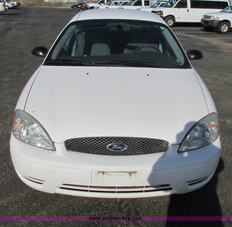 image for item F4172 2004 Ford Taurus LX