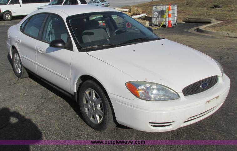 image for item F4172 2004 Ford Taurus LX
