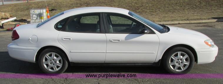 image for item F4172 2004 Ford Taurus LX