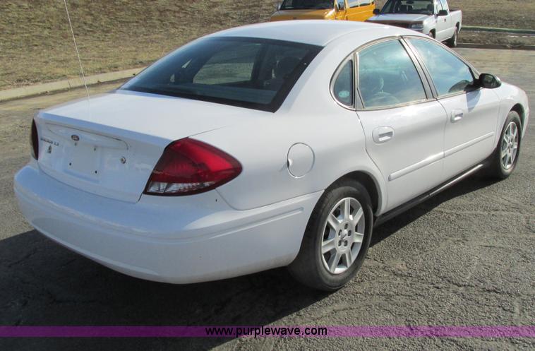 image for item F4172 2004 Ford Taurus LX