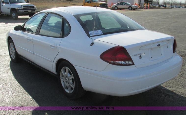 image for item F4172 2004 Ford Taurus LX