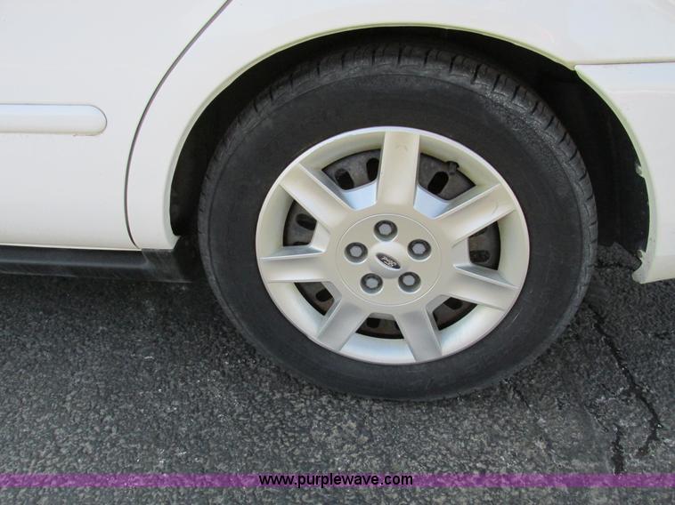 image for item F4172 2004 Ford Taurus LX
