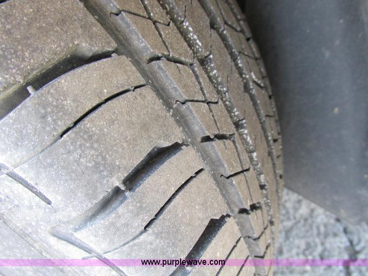 image for item F4172 2004 Ford Taurus LX