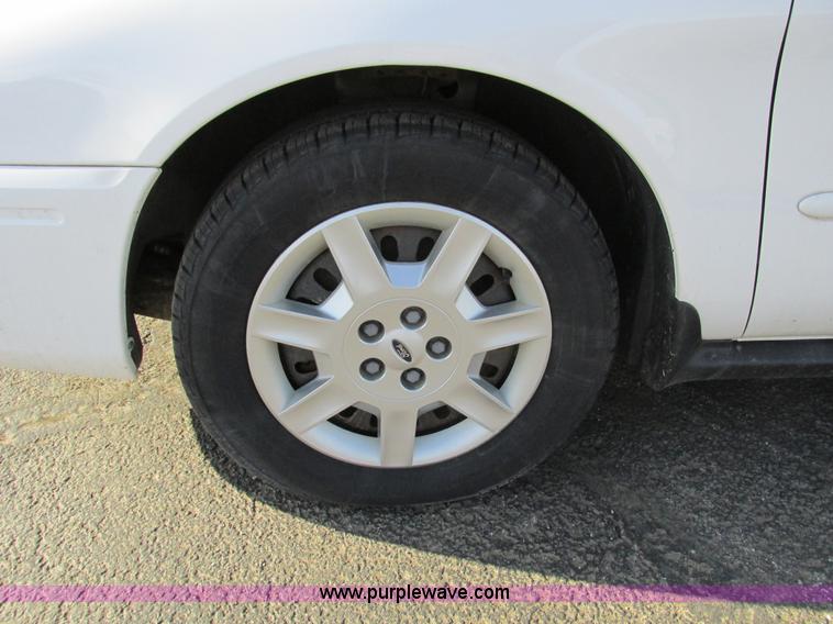 image for item F4172 2004 Ford Taurus LX