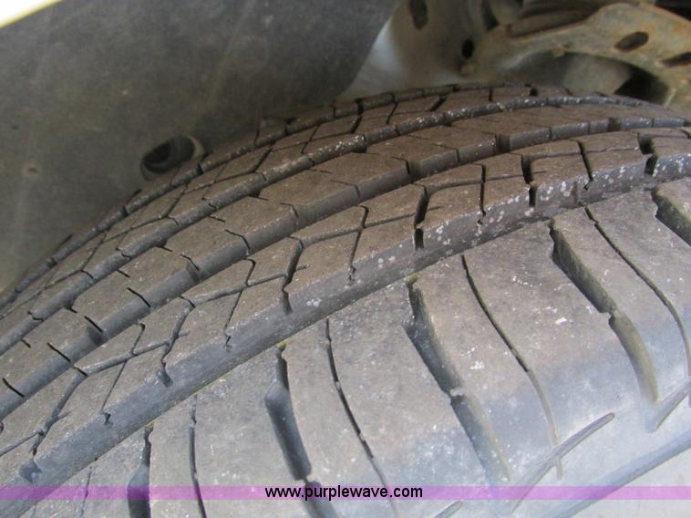 image for item F4172 2004 Ford Taurus LX