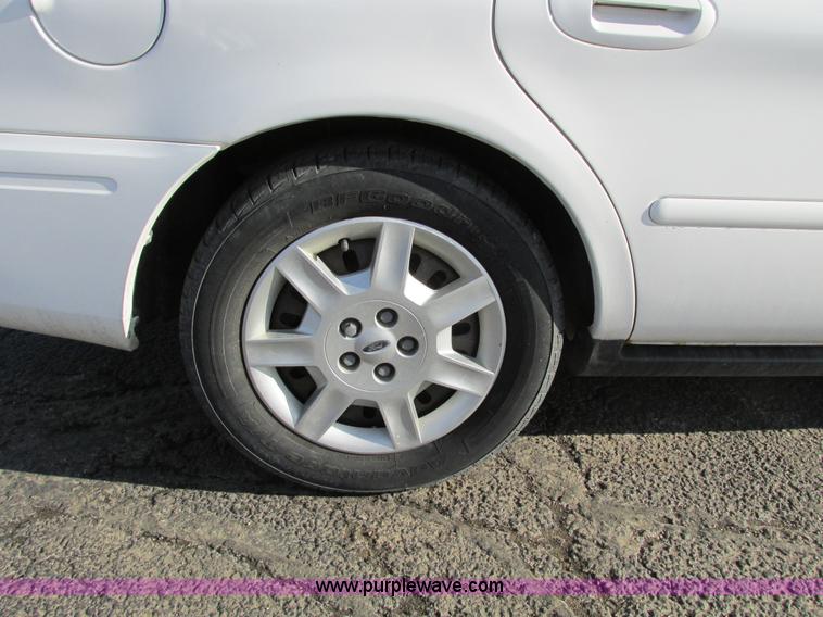 image for item F4172 2004 Ford Taurus LX