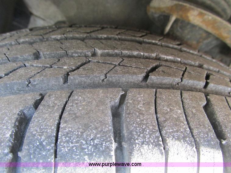 image for item F4172 2004 Ford Taurus LX