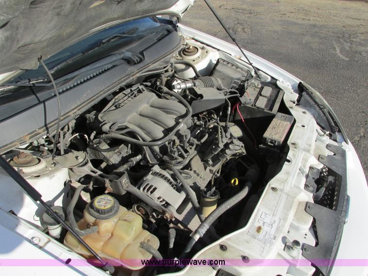 image for item F4172 2004 Ford Taurus LX