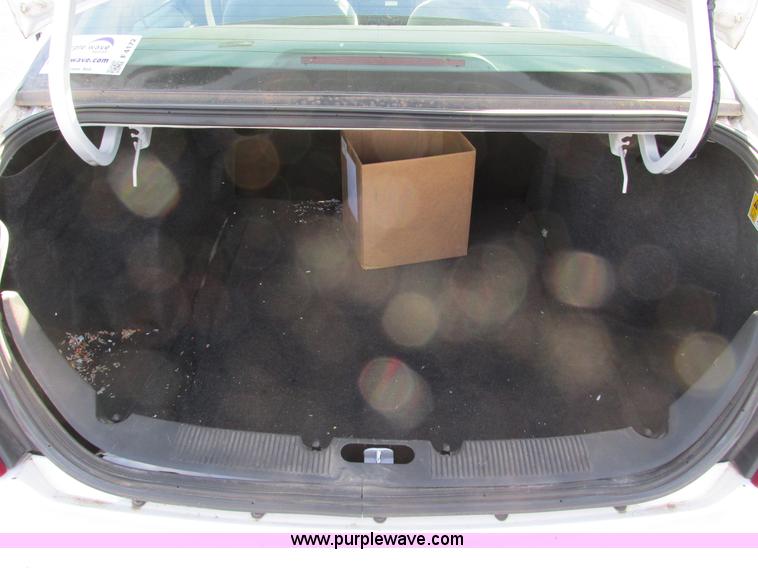 image for item F4172 2004 Ford Taurus LX