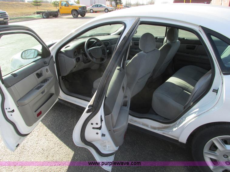 image for item F4172 2004 Ford Taurus LX