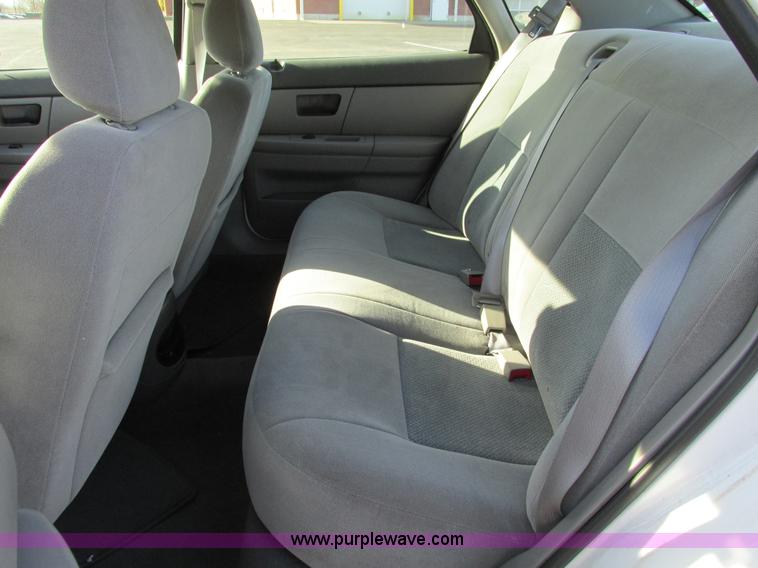 image for item F4172 2004 Ford Taurus LX