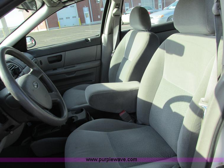 image for item F4172 2004 Ford Taurus LX