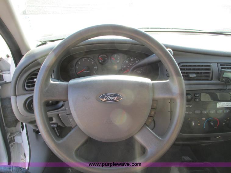 image for item F4172 2004 Ford Taurus LX