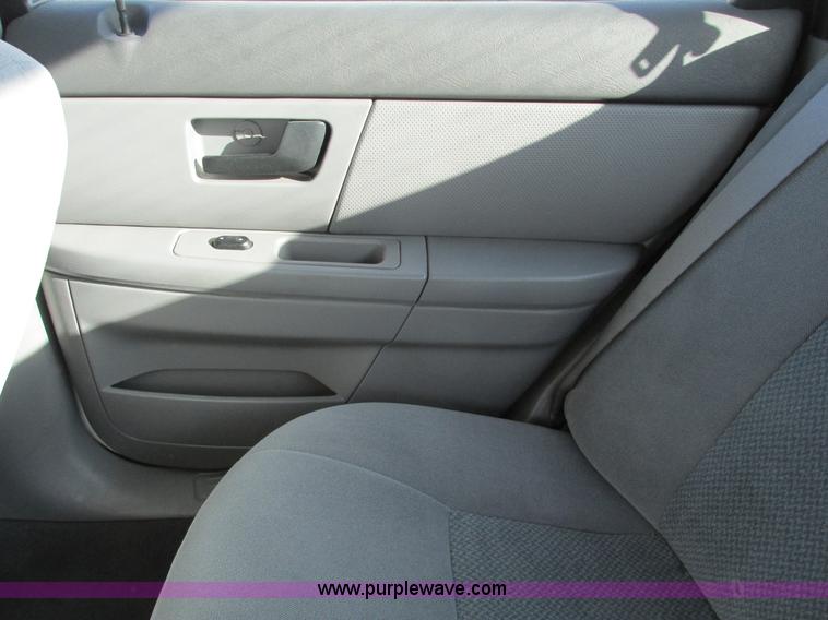 image for item F4172 2004 Ford Taurus LX