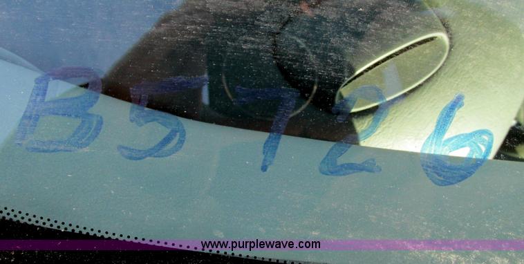 image for item F4172 2004 Ford Taurus LX