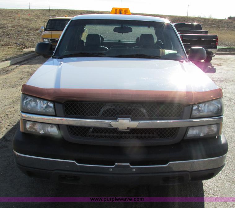 image for item F4176 2004 Chevrolet Silverado 1500 Extended Cab pickup truck