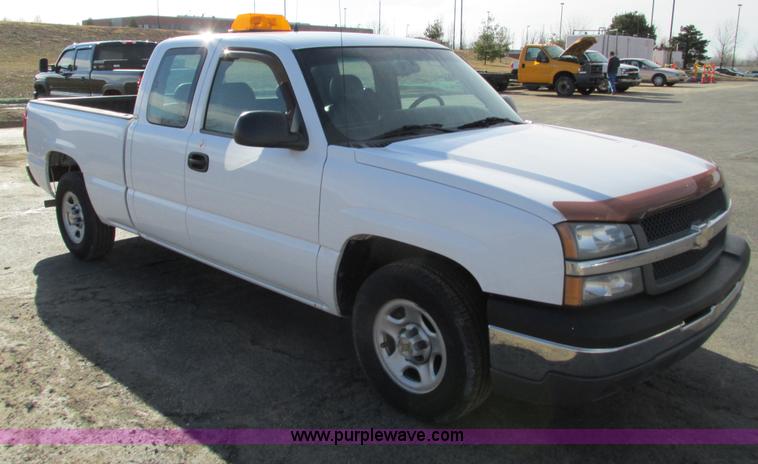 image for item F4176 2004 Chevrolet Silverado 1500 Extended Cab pickup truck