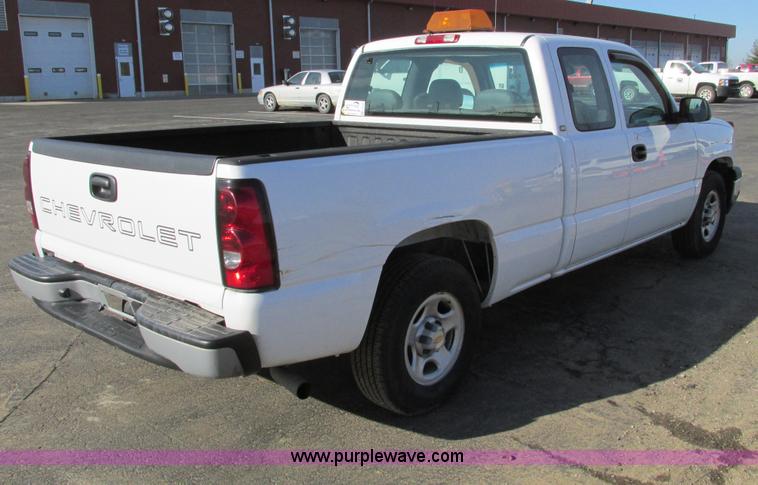 image for item F4176 2004 Chevrolet Silverado 1500 Extended Cab pickup truck