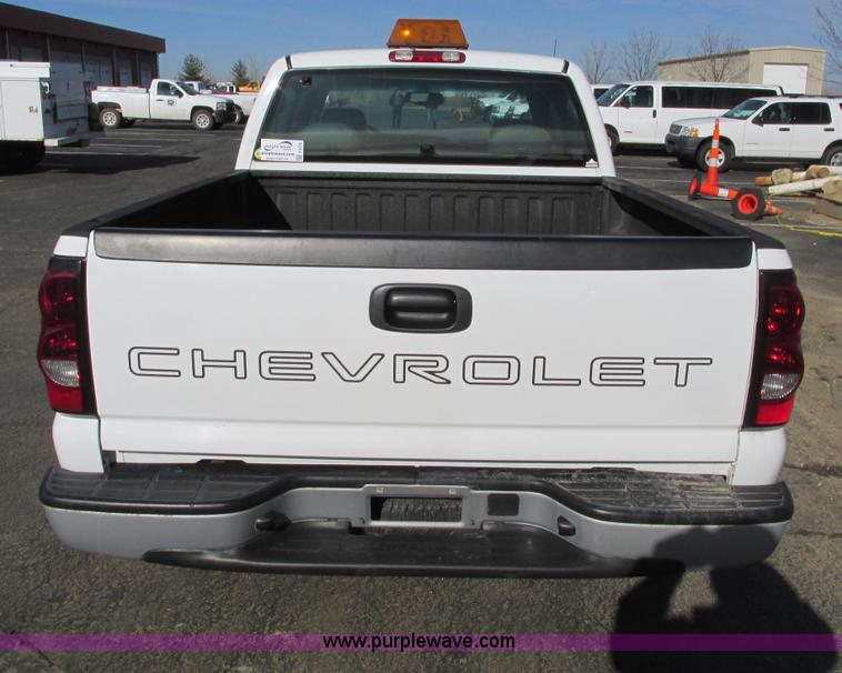 image for item F4176 2004 Chevrolet Silverado 1500 Extended Cab pickup truck