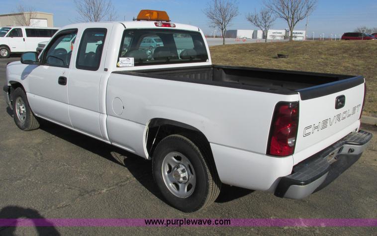 image for item F4176 2004 Chevrolet Silverado 1500 Extended Cab pickup truck