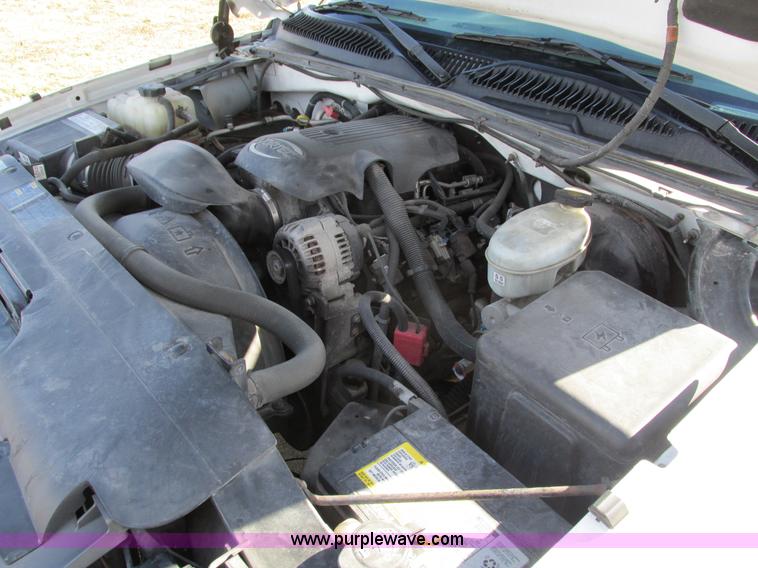 image for item F4176 2004 Chevrolet Silverado 1500 Extended Cab pickup truck