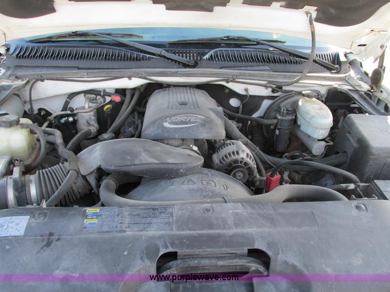 image for item F4176 2004 Chevrolet Silverado 1500 Extended Cab pickup truck