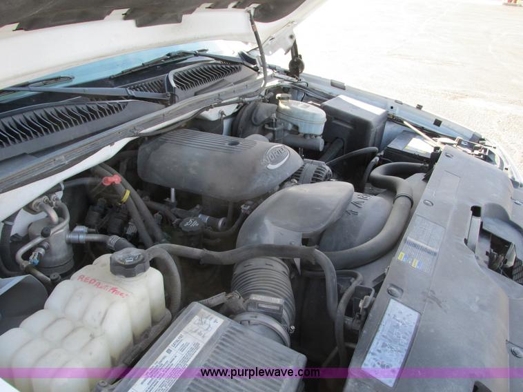 image for item F4176 2004 Chevrolet Silverado 1500 Extended Cab pickup truck