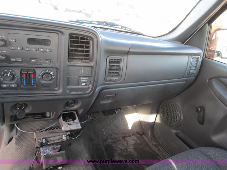 image for item F4176 2004 Chevrolet Silverado 1500 Extended Cab pickup truck