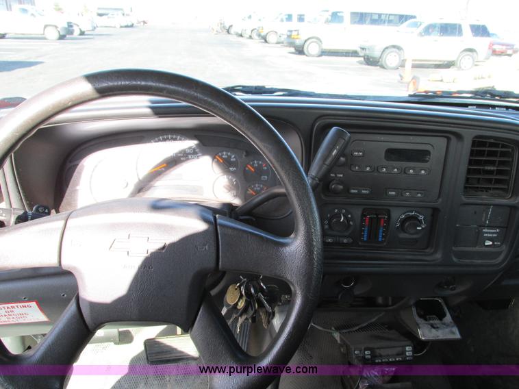 image for item F4176 2004 Chevrolet Silverado 1500 Extended Cab pickup truck