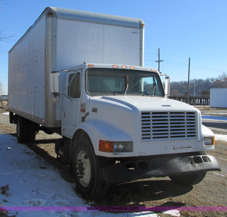 image for item F4181 1998 International 4900 box truck