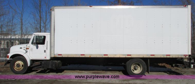 image for item F4181 1998 International 4900 box truck