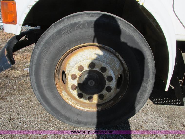 image for item F4181 1998 International 4900 box truck