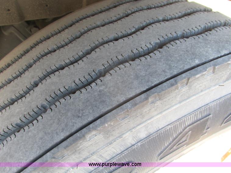 image for item F4181 1998 International 4900 box truck