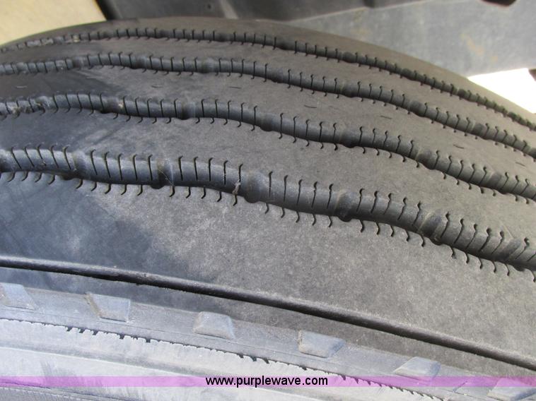 image for item F4181 1998 International 4900 box truck