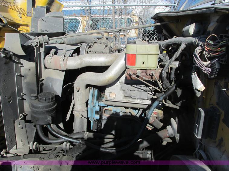 image for item F4181 1998 International 4900 box truck