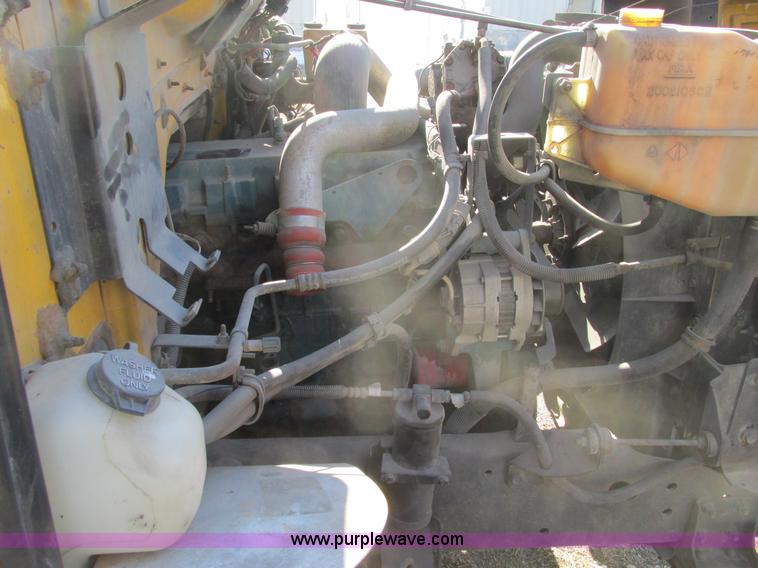 image for item F4181 1998 International 4900 box truck